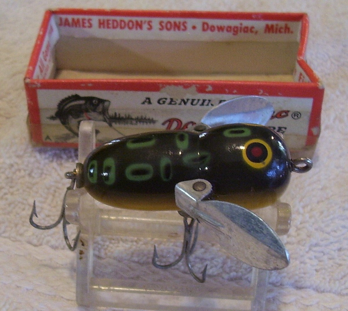 12223 HEDDON TINY CRAZY CRAWLER LURE BOX 320-BF 3 EYE COLORS 1.75