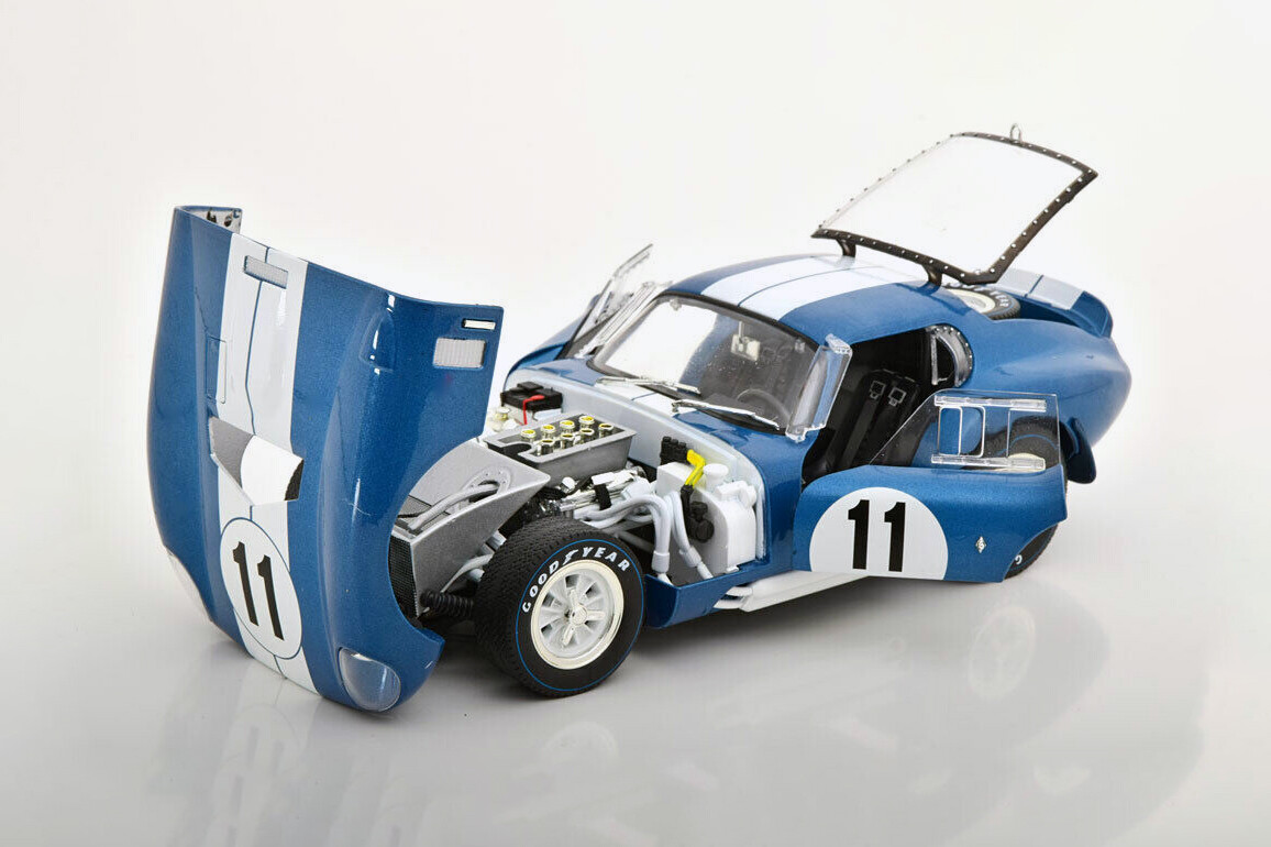 SHELBY COBRA DAYTONA COUPE 1965 1／１８ 1965 SHELBY COBRA DAYTONA COUPE #11 1/18 scale DIECAST CAR