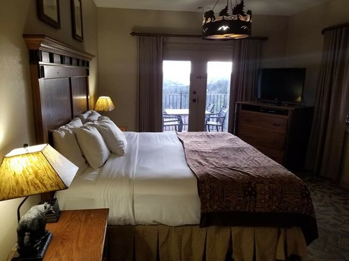 JUNE 3rd-6th (4Days/3n) Summer at Big Cedar Wilderness 1BR Lodge sleeps up to 4