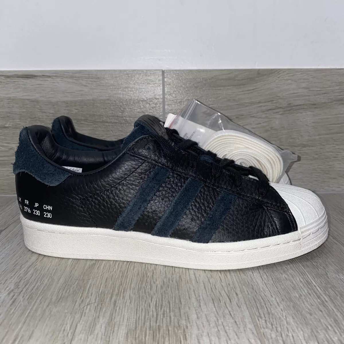 superstar black size 5