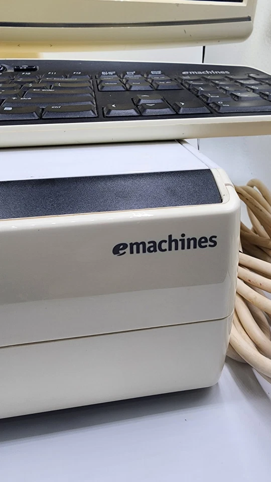 eMachines Desktop Computer w/Monitor, Keyboard and Mouse "Works!" Windows XP - Image 4 of 4