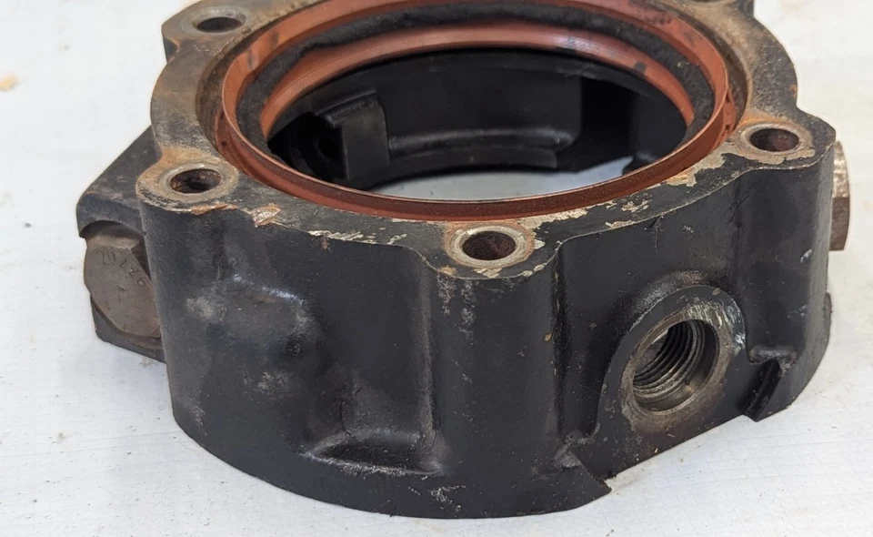 S-2136 / 4302007 Eaton Fuller RTO RTX Rear Bearing Cover Assembly Good Used - Image 3 of 4