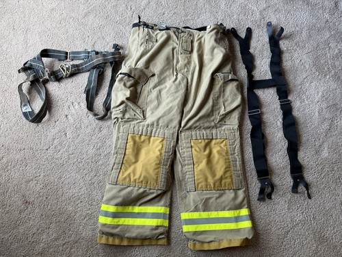 QUAKER SAFETY FIREFIGHTING BUNKER TURNOUT GEAR PANTS LARGE 44-29 RESCUE HARNESS