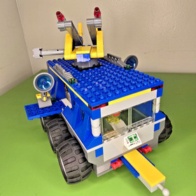 LEGO Alien Conquest: Earth Defense HQ (7066) Complete W/Minifigures, Inst. & Box