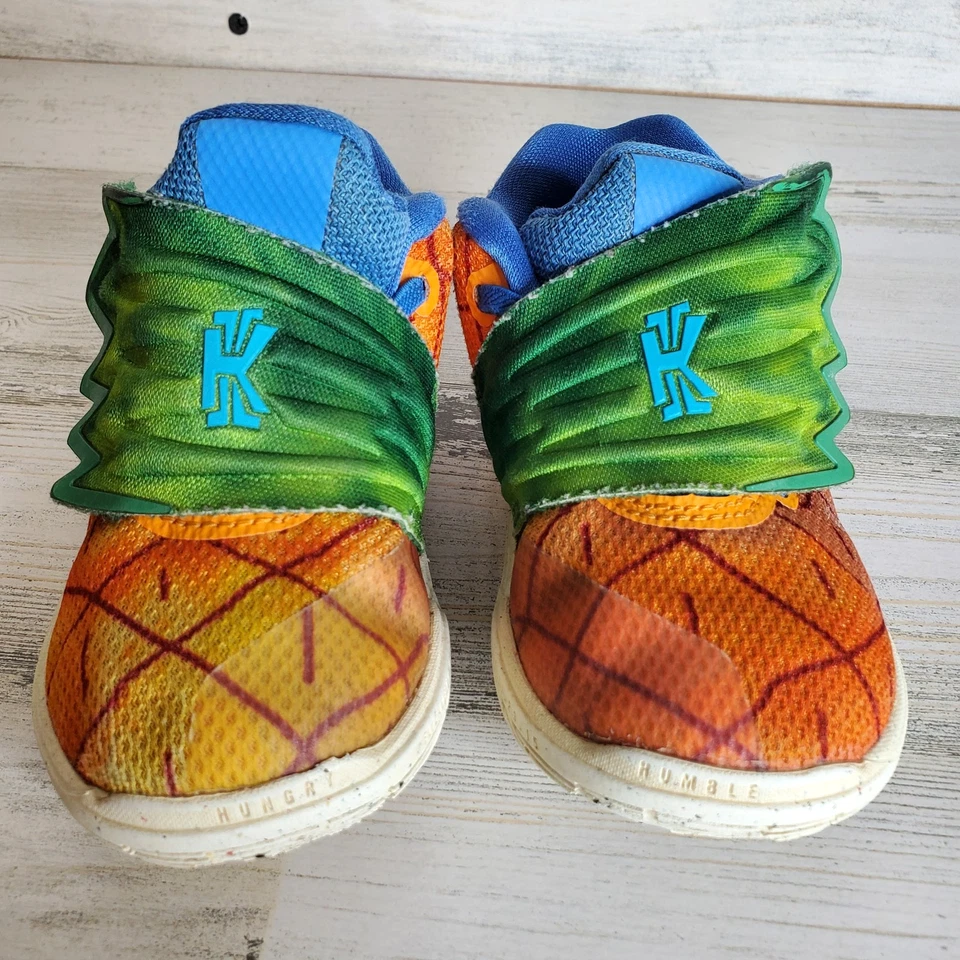 Pantalones cuadrados Nike Kyrie 5 Bob Esponja 'Pineapple House' (CN4490-800) niño pequeño talla 7C Foto 4 de 4