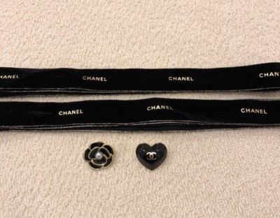 CHANEL ブラックベルベットリボン 5本セット シャネル２０２３年ホリデー Chanel 2023 Christmas Limited Ribbon & Charms of Camellia & Heart
