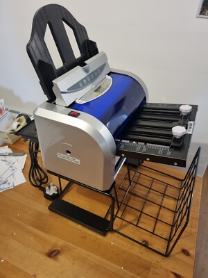 Brandneu - Papier Brief Broschüre Faltmaschine Ordner LF4420 - OVP