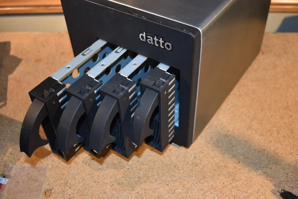 Datto S3B1000 4 Bay 3.5" NAS Intel Xeon D-1521 2.4GHz 32GB RAM 120GB SSD No HDD - Image 2 of 4