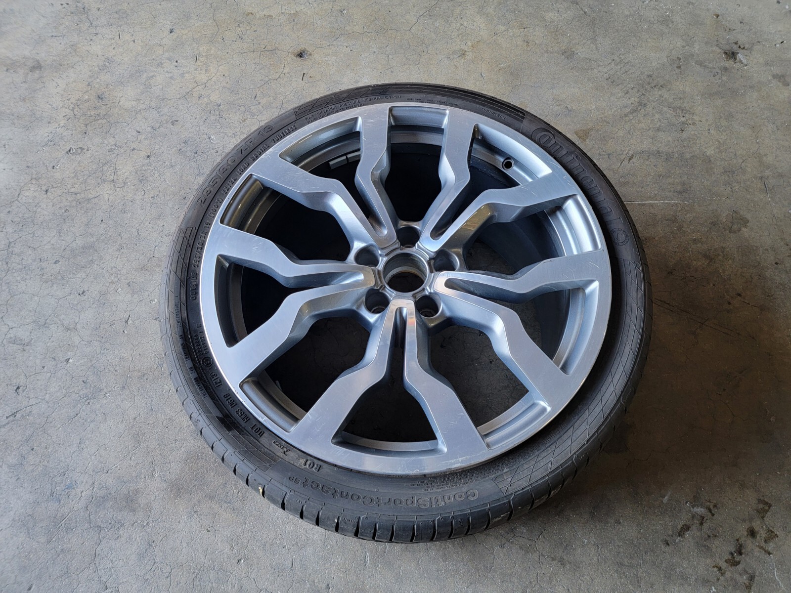 AUDI R8 FRONT RIM WHEEL WITH TIRE OEM 420601025AN 10-15