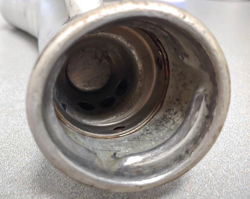 BONITO CUELLO DE LLENADO DE COMBUSTIBLE ORIGINAL USADO ORIGINAL PORSCHE 924 944 1980-85 Foto 3 de 4