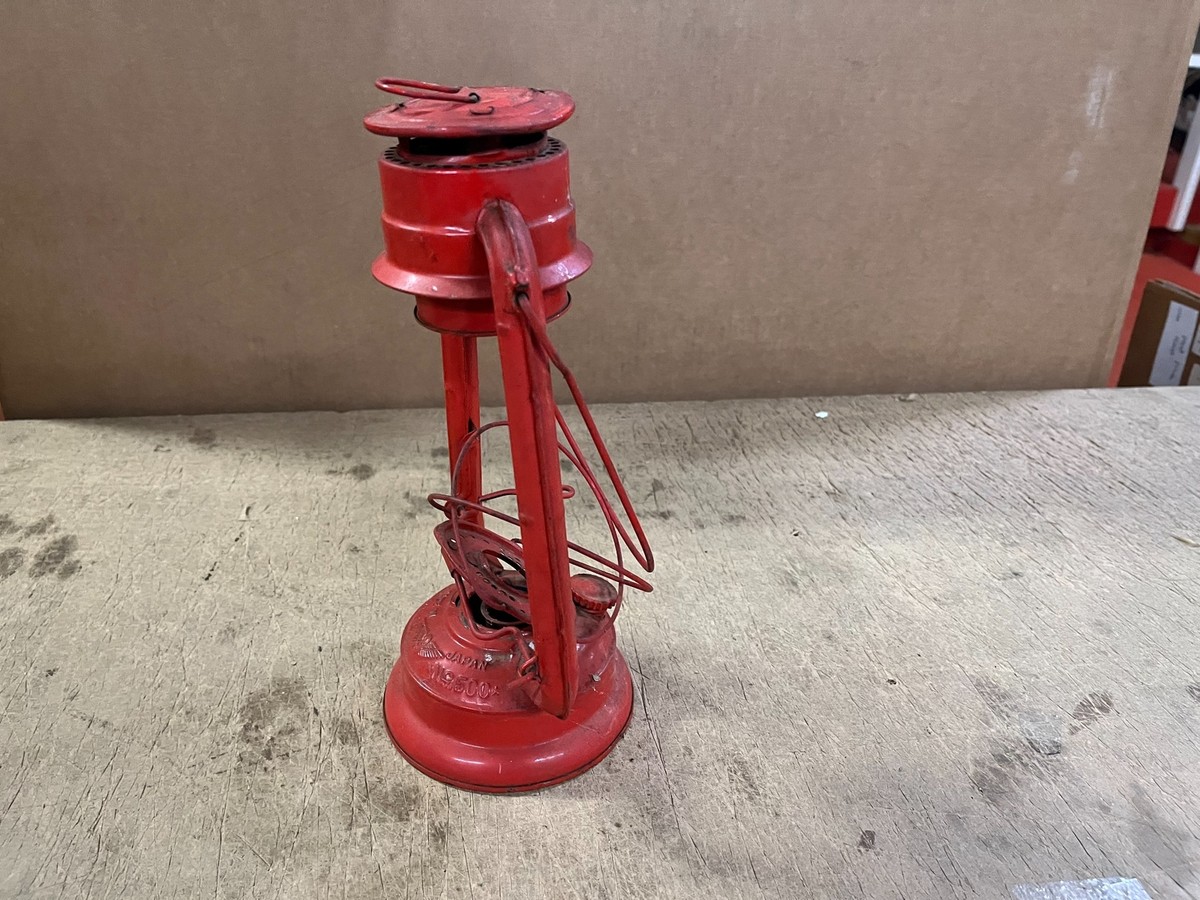 VTG Winged Wheel No. 500 Red Vintage Kerosene Lantern Made VTG Winged Wheel No. 500 Red Vintage Kerosene Lantern Made