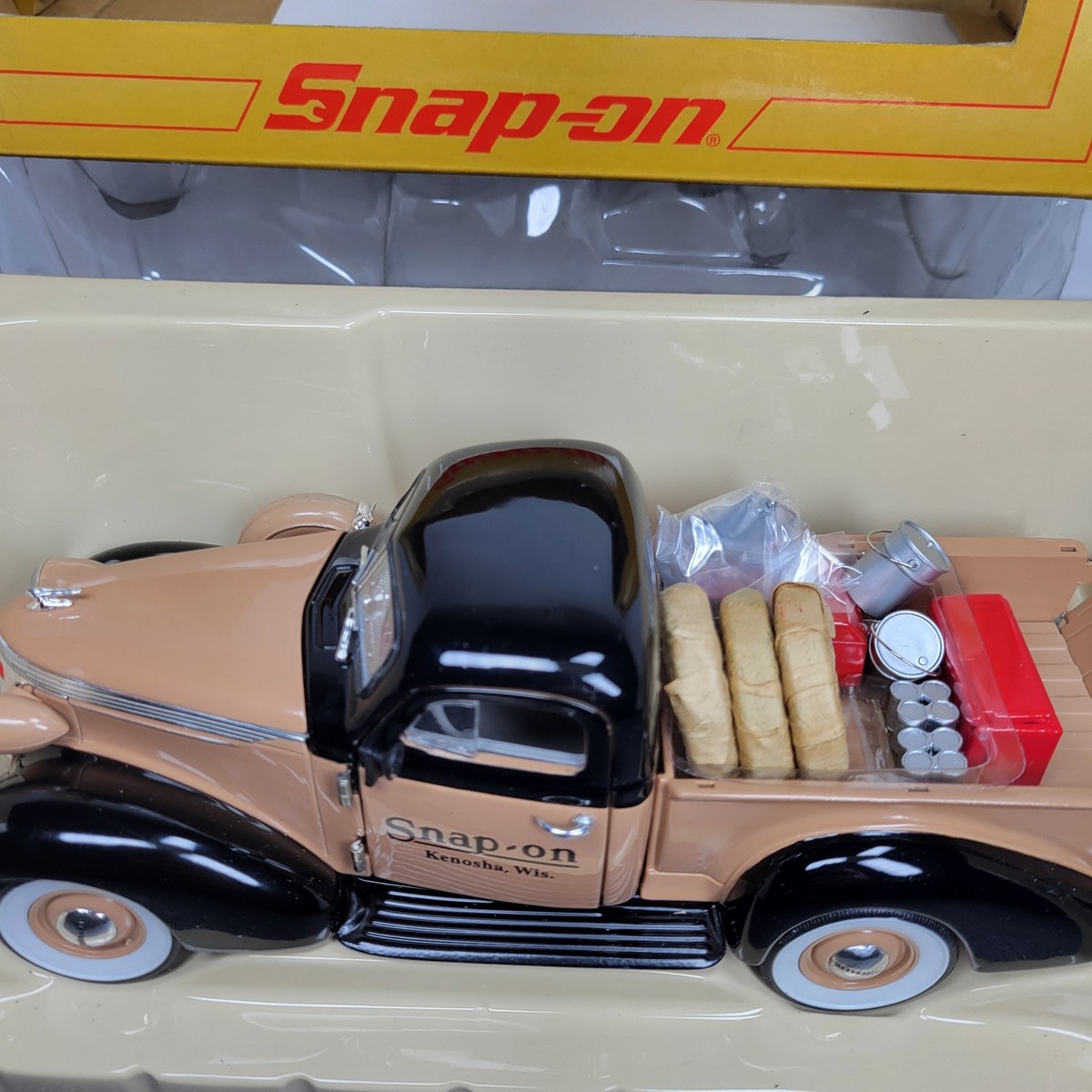 Snap-On Tools 1937 Studebaker Pickup Truck Crown Premiums 1:24