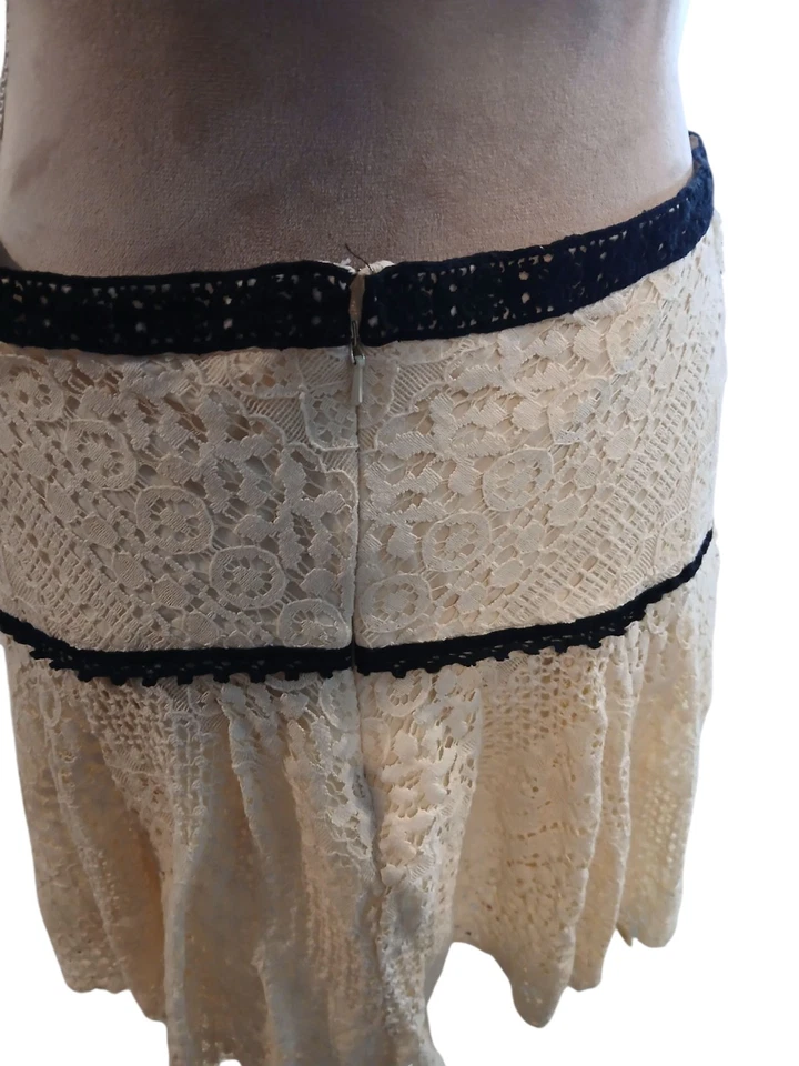 Mini saia feminina Free People preta creme crochê flare 6 lacey - Imagem 4 de 4