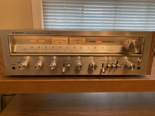 Pioneer SX-750 AM/FM Stereo Receiver