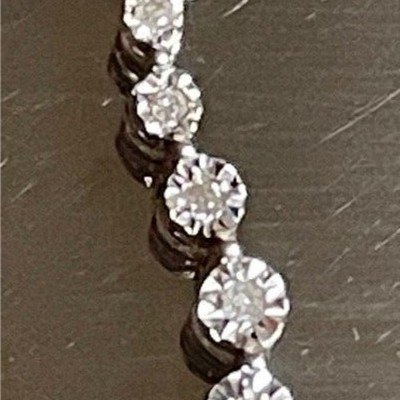 WEISSGOLD 7 DIAMANTEN GESCHNITZTER STAB ANHÄNGER HALSKETTE HIMMEL