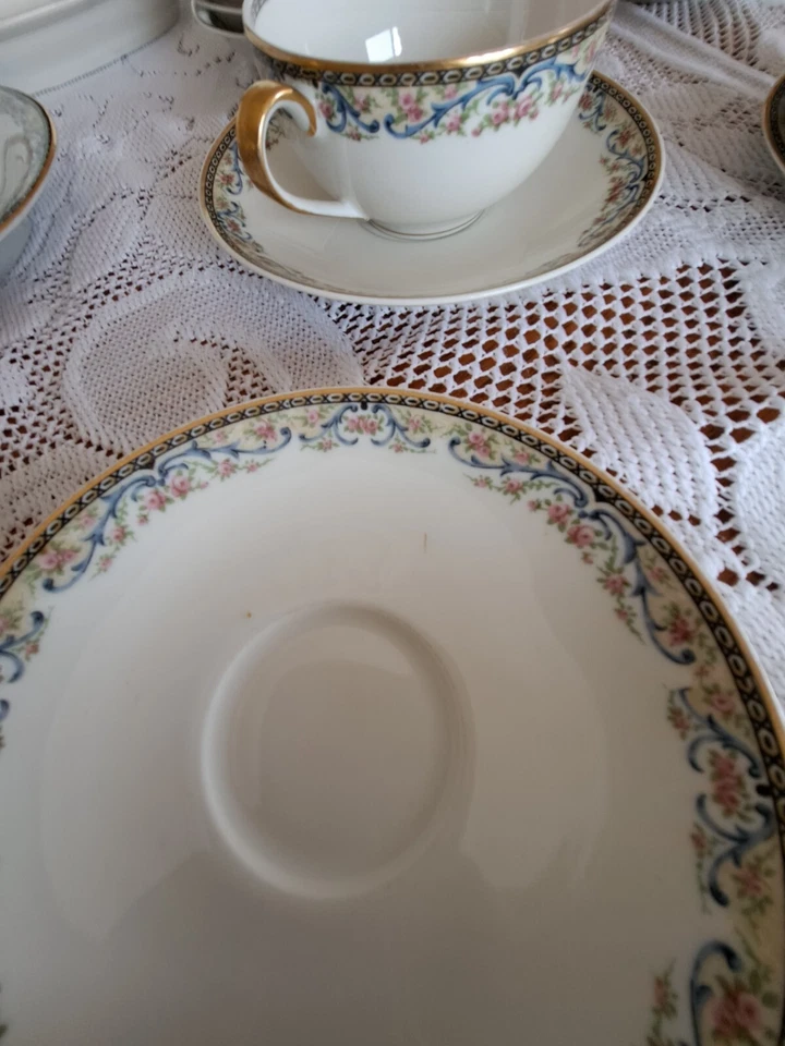 Agrupación de vajilla Theodore Haviland Limoges Francia cinta azul floral 37 piezas Foto 2 de 4