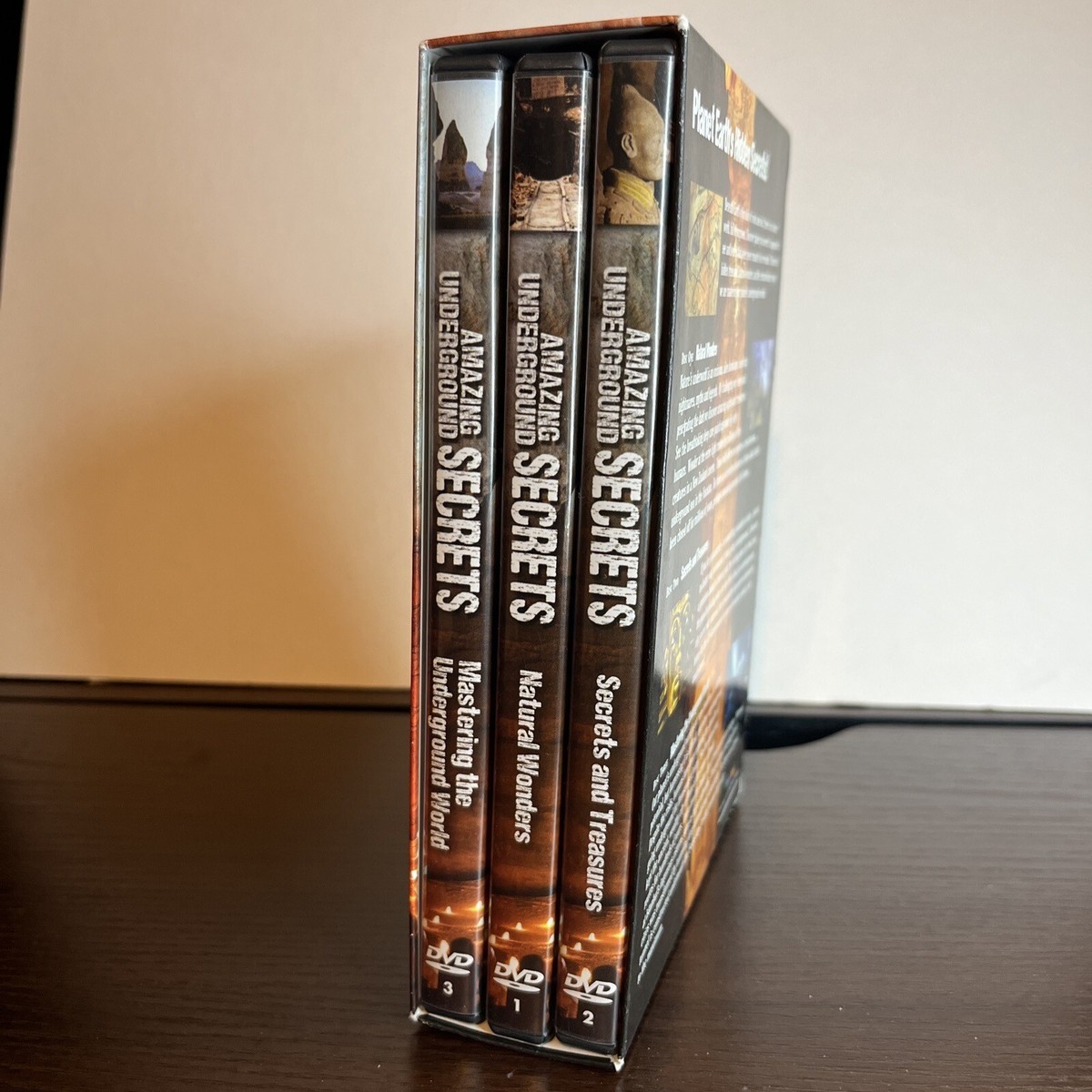 (未使用･未開封品)Amazing Underground Secrets [DVD] Readers Digest Amazing Underground Secrets DVD 3 Disc Set