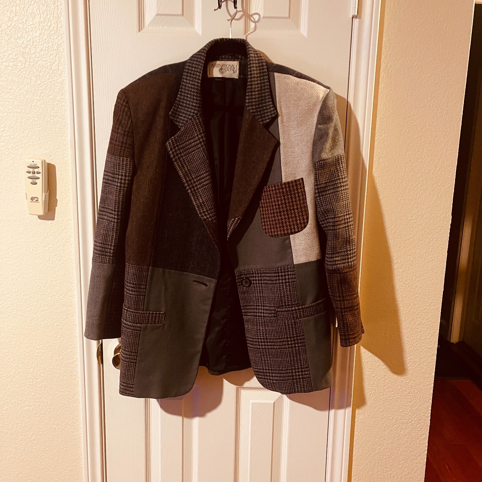 Vintage International Scene Brown Patchwork Blaze… - image 1