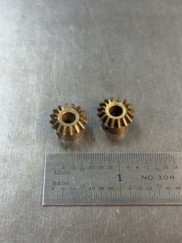BOSTON GEAR MITER GEAR SET 32 PITCH 16 TEETH 3/16” BORE G462 WITH A 1:1 RATIO