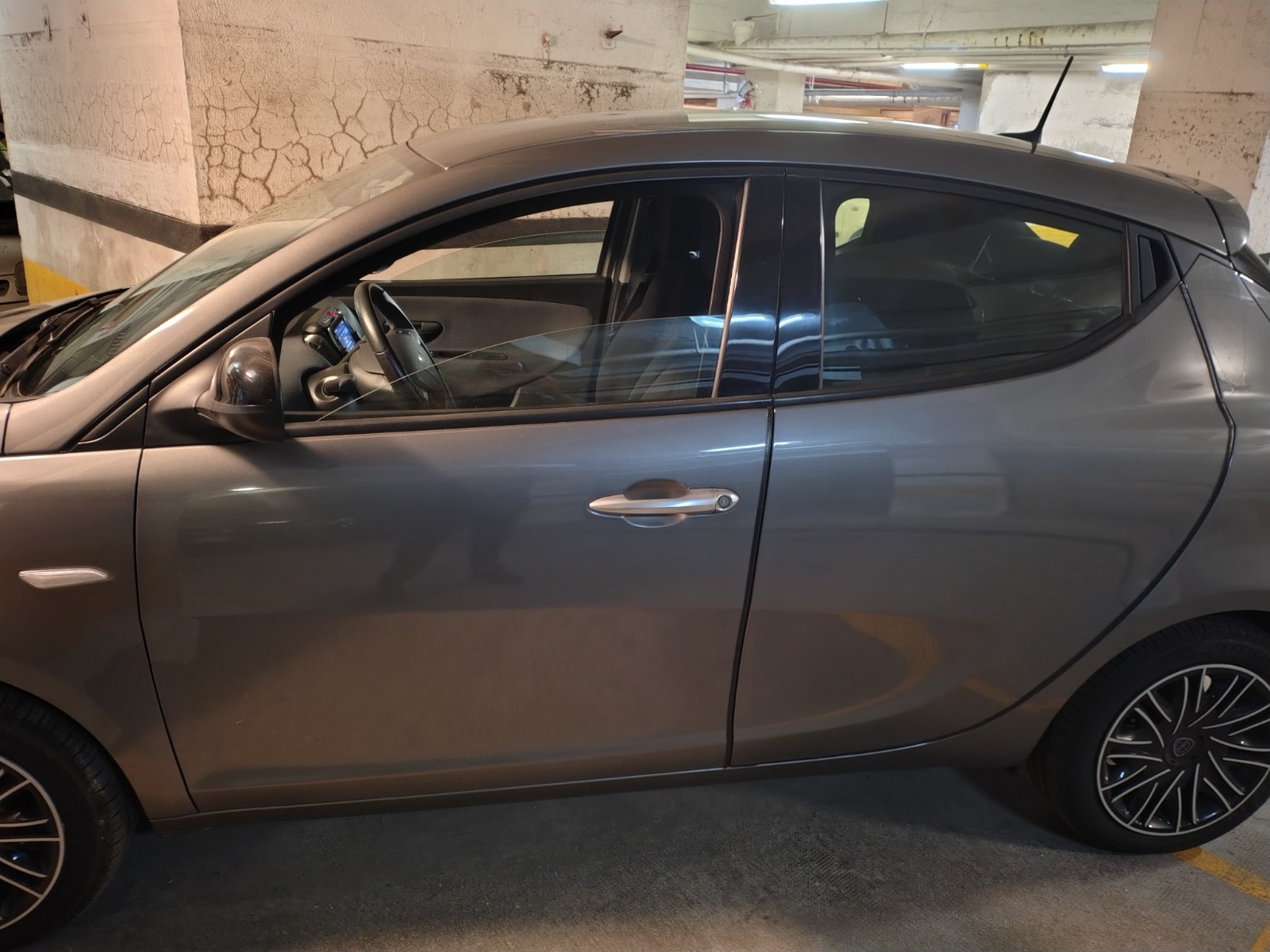 Lancia Ypsilon 1.0 FireFly 70CV Hybrid GOLD foto 2