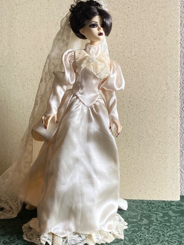 Evangeline Ghastly Size Victorian Style Cream Gown  Wedding Veil Outfit Clothes
