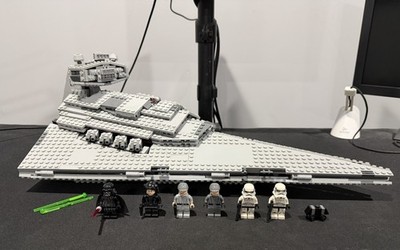 LEGO Star Wars Imperial Star Destroyer 75055  Set with Minifigures