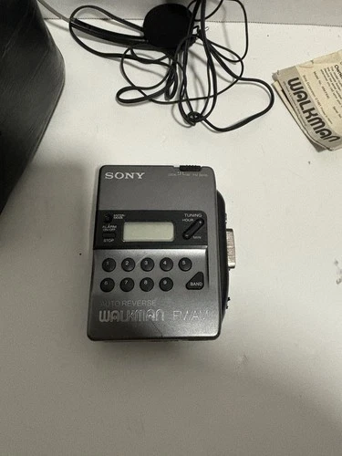Vintage SONY Walkman WM-FX4 Radio/Cassette Player. Comes w accessories untested
