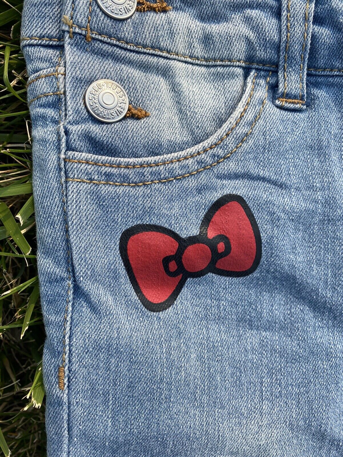 New Size 12 Regular Levis x Hello Kitty Big Girl Distressed Light Denim  Overalls | eBay