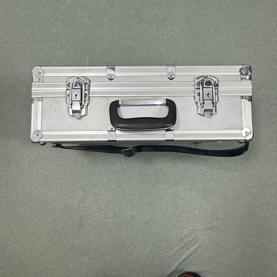 Baúl rígido de aluminio Mamiya M645 plateado resistente hecho en Japón Foto 2 de 4