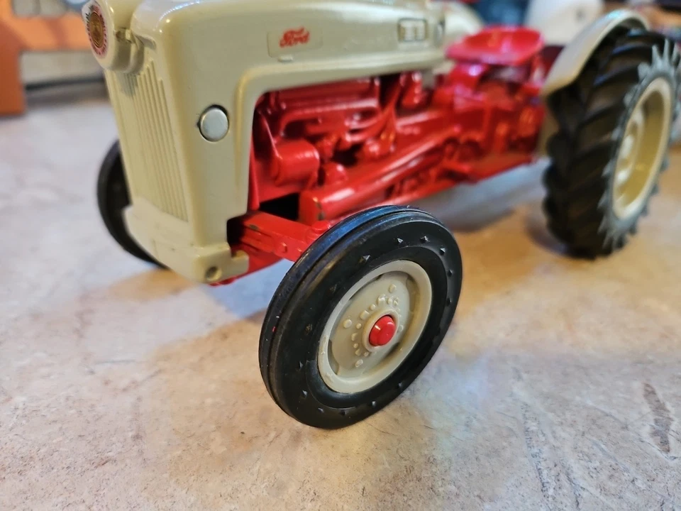 Tractor Ford ERTL 1953 1986 de colección y esparcidor de estiércol escala Tru de colección hecho en EE. UU. Foto 4 de 4