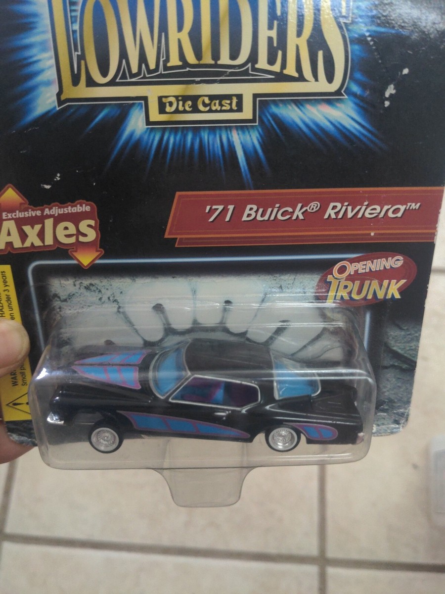 【未開封】Revell '71 Buick Riviera 1/64 Revell DieCast 1/64 Scale Lowriders '71 1971 Buick Riviera Issue