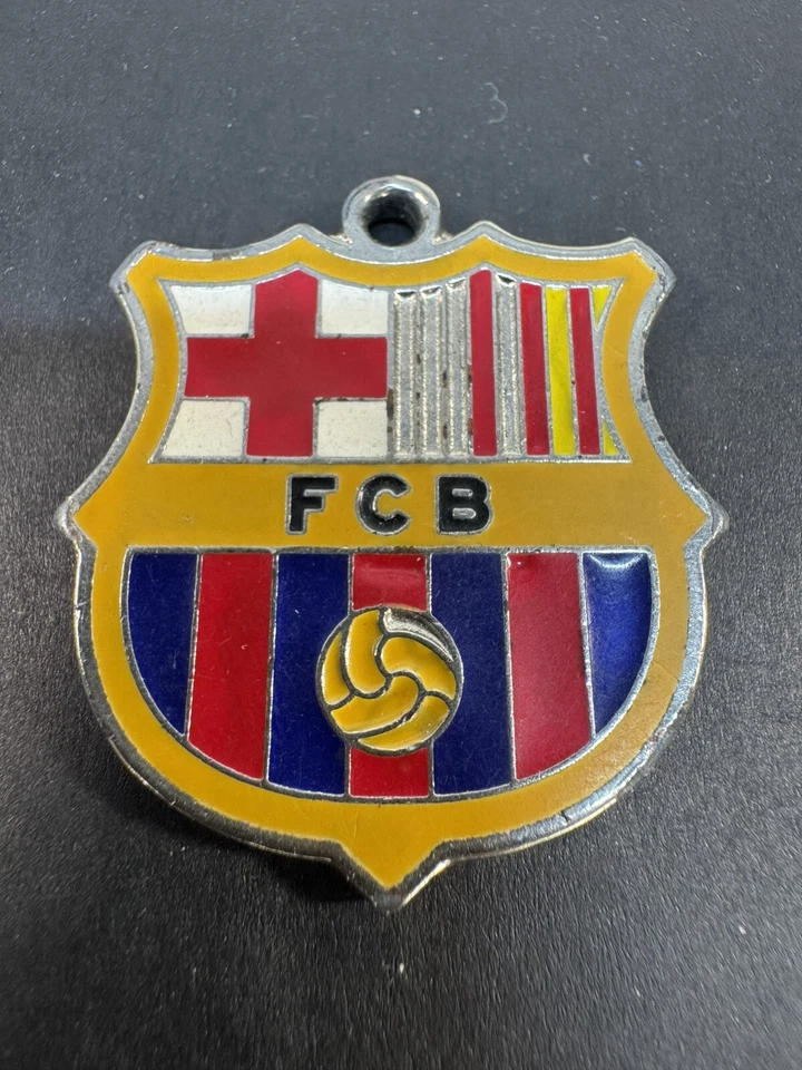 Llavero colgante vintage del equipo de fútbol de Barcelona con logotipo de metal Llavero Foto 2 de 4