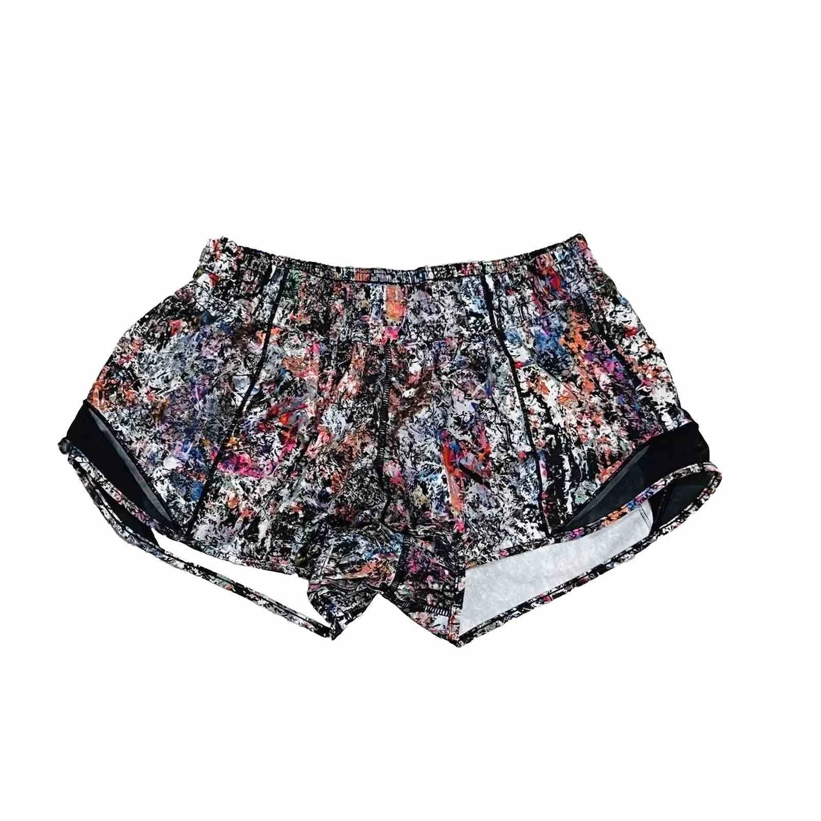 Lululemon Hotty Hot Short II 2.5" Vitalize Multi Black Size 8 Gym Train Shorts