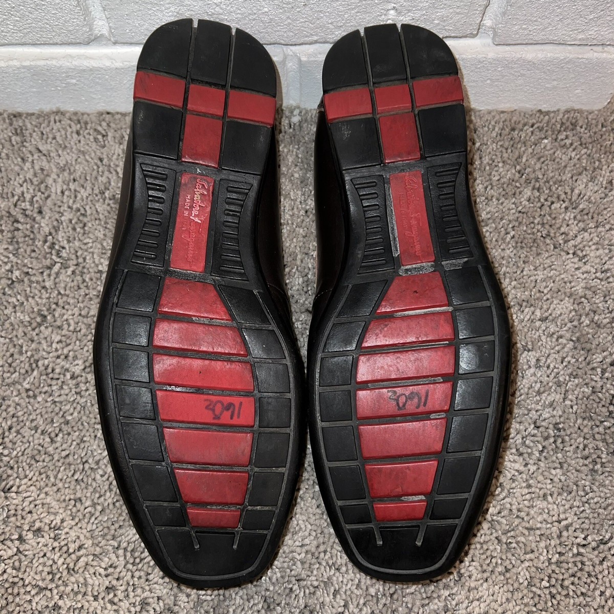 Salvatore Ferragamo Gancini Bit Loafers Men display picture 2