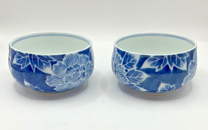 Vintage Japanese Yunomi Set of 2 Porcelain Teacups Hand Painted Blue & White Peo