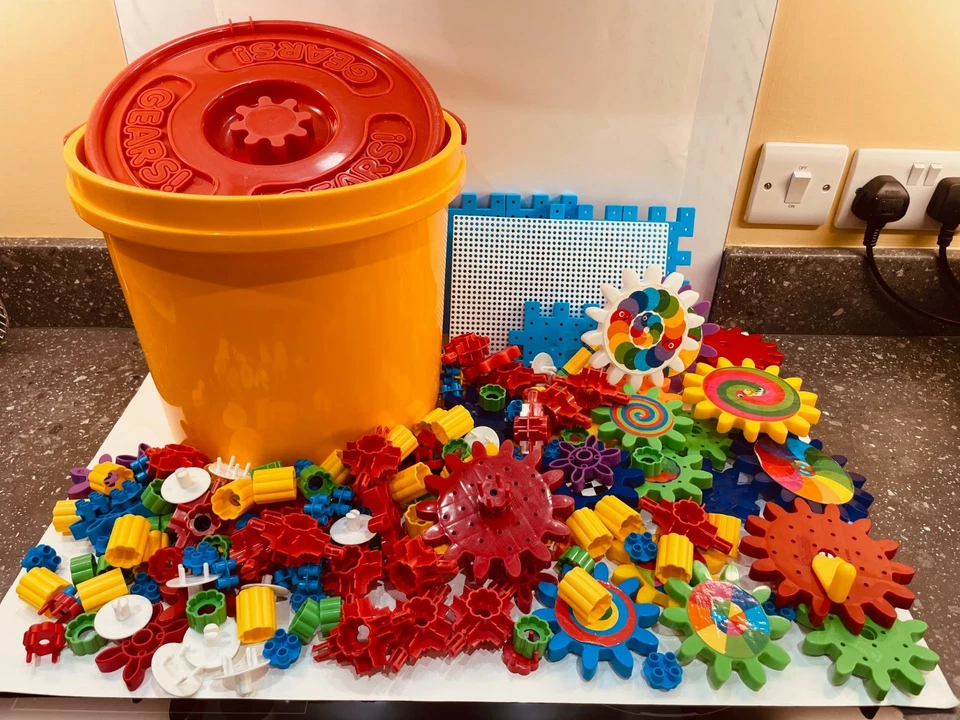 Quercetti Gear Baukasten Konvolut 200+ Teile in Vorratswanne. Alter 3+