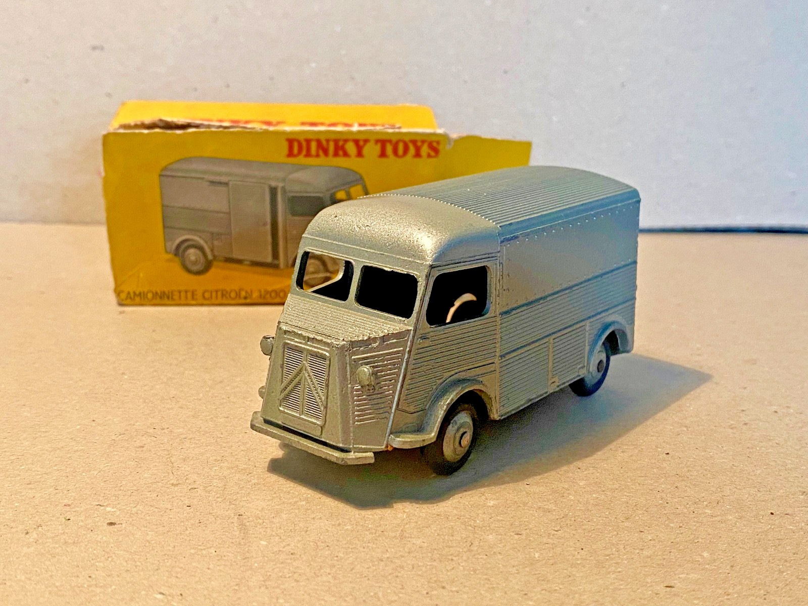 Dinky France 25CG, Citroen 1200KG (Cibie) - Free Price Guide & Review
