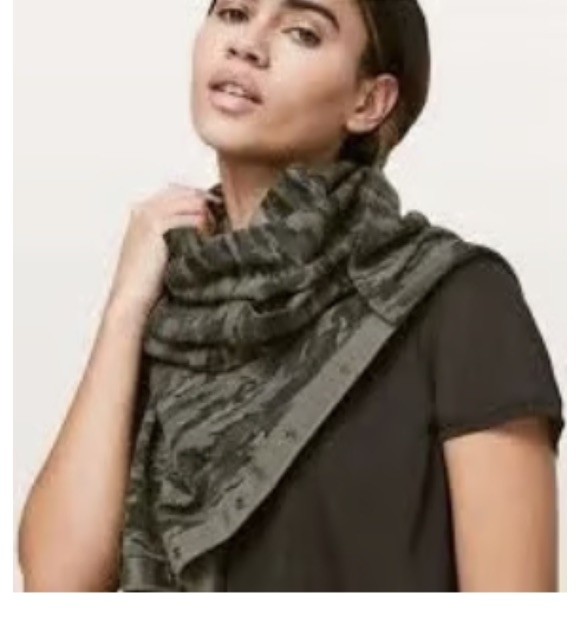 Lululemon Evergreen Green Camo Cotton Vinyasa Snap Scarf RARE image 2