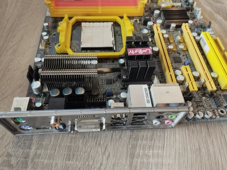 DFI Lan Party 790G SOCKET AM2 - Image 3 of 3