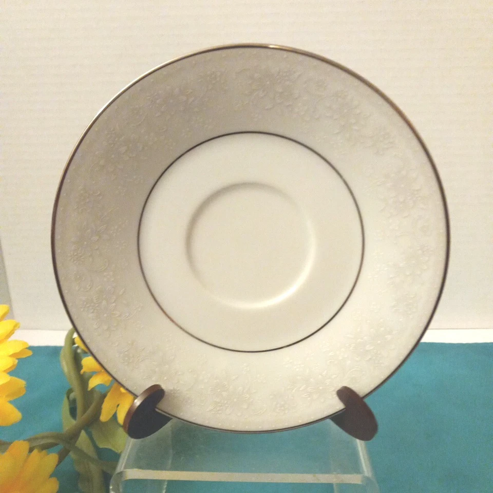 Platillo Noritake Contemporary Fine China MISTY 2883 borde floral 6" Filipinas  Foto 2 de 4