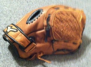 mizuno power close 11 inch