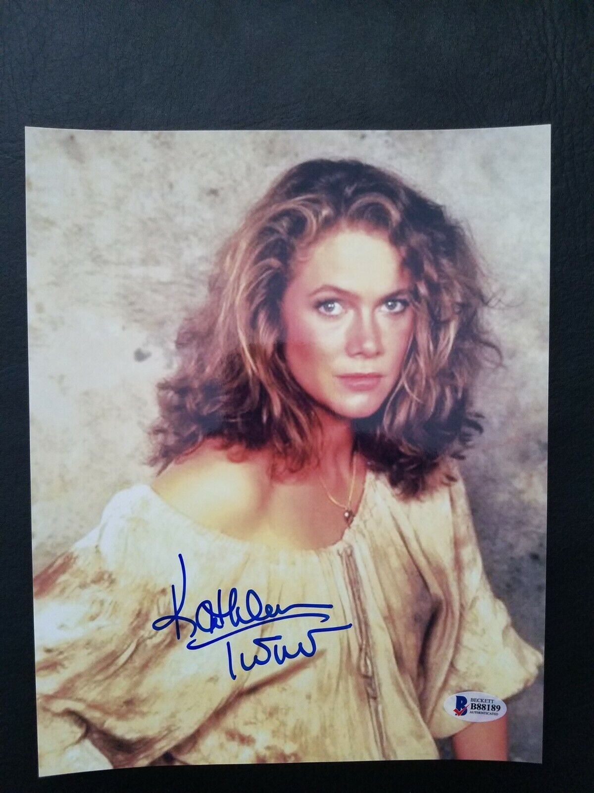 Kathleen Turner Autograph auto Beckett Authenticated Romancing the Stone 8x10...