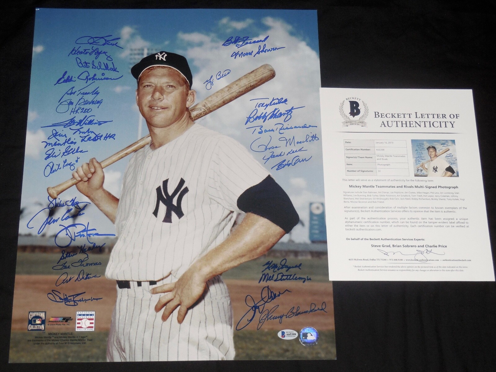 NEW YORK YANKEES SIGNED 16x20 PHOTO (30 AUTOS) BECKETT! - Yogi Berra, Pepitone, 