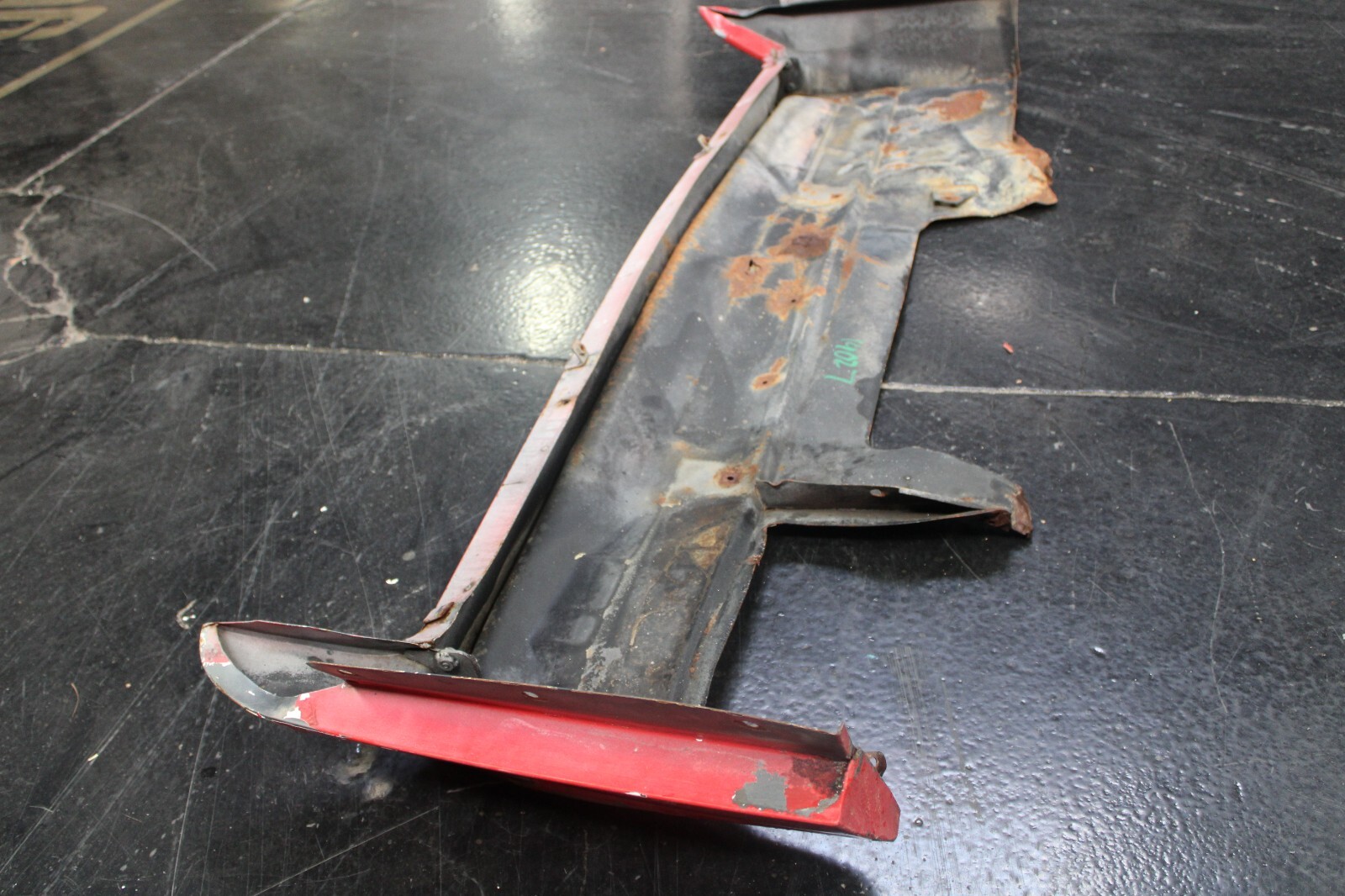 Ferrari Mondial, Front Spoiler Valance w/Sides, Damaged, Used