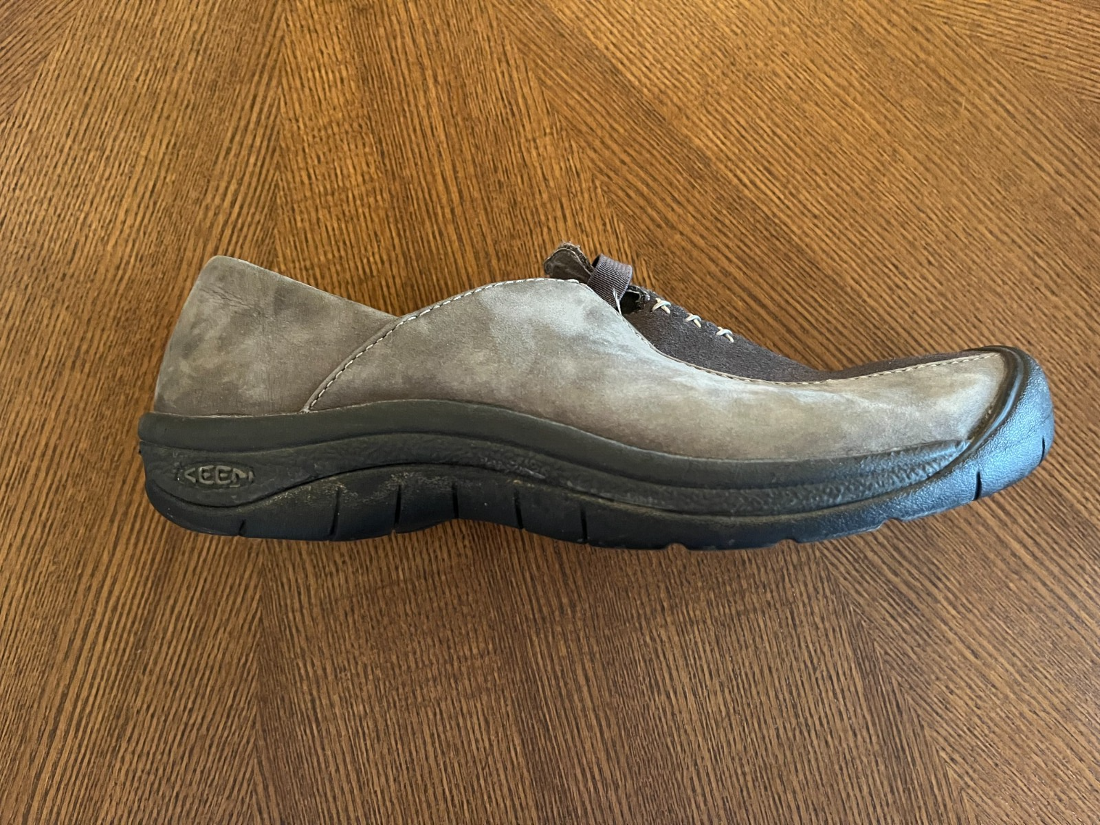 Scarpe slip on donna KEEN grigie con pannelli taglia 8