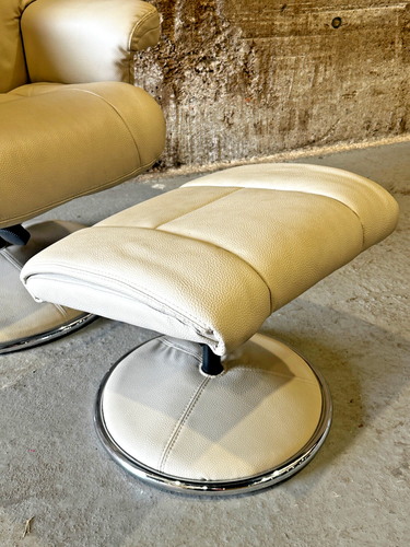Contemporary Recliner Lounge Chair with Footstool - Picture 4 of 10
