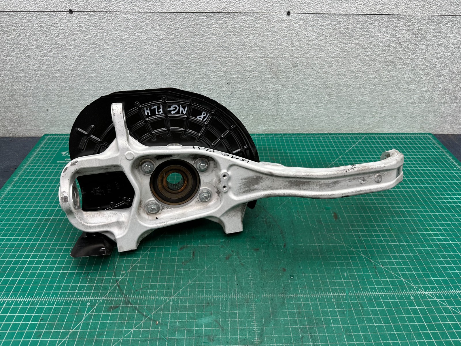 Maserati Ghibli 2017-2024 Front Left Steering wheel hub