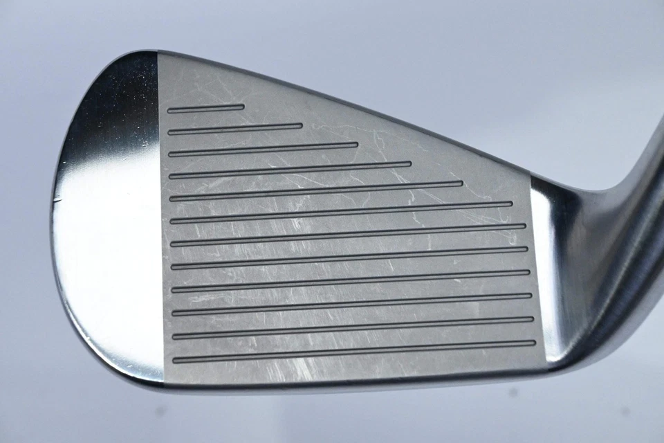 Mizuno JPX 825 Pro #6 Iron / Regular Flex Fujikura Orochi 65 Shaft - Image 2 of 4