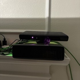 MICROSOFT XBOX 360 4GB Console With Kinect 1 Controller And 9 Kinect Games