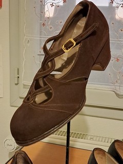TRES RARE Anciennes Chaussures Neuves Femme Cuir Retourné Marron Années 1930